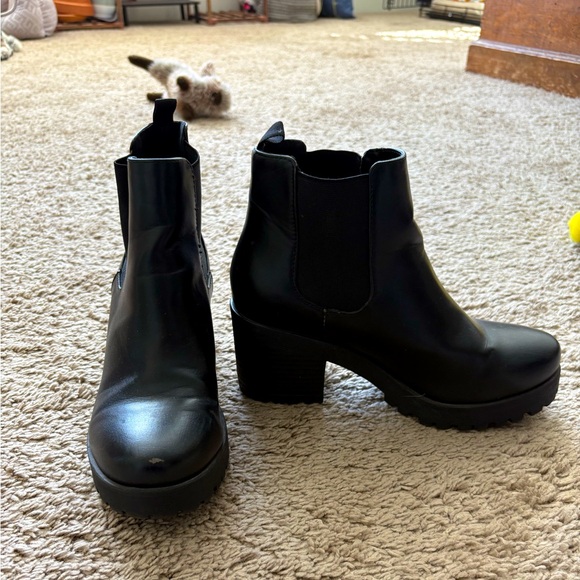SODA Chelsea Boots - Picture 1 of 3